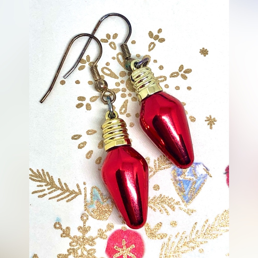 Vintage Red Christmas Light Bulb Gold Tone Dangle Earrings Holiday Lightweight